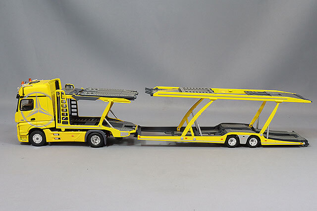 GCD 1/64 メルセデスベンツアクトロス 2 イエロー