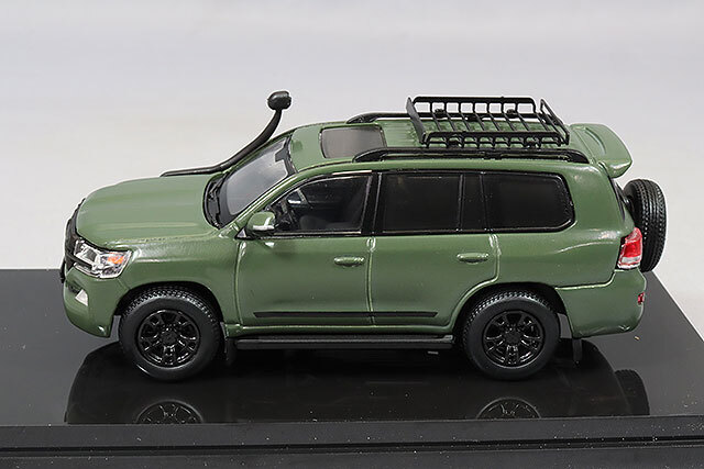 GCD 1/64 トヨタ ランドクルーザーLC200 (バックパックver.) 左