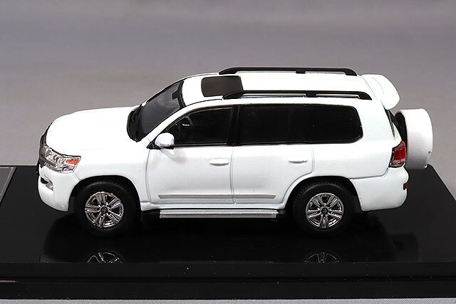 GCD 1/64 トヨタ ランドクルーザーLC200 (バックパックver.) 左