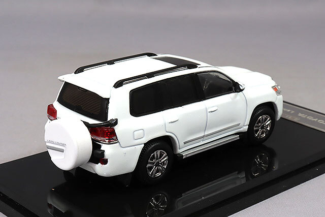 GCD 1/64 トヨタ ランドクルーザーLC200 (バックパックver.) 左