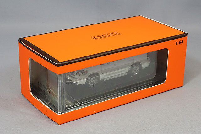 GCD 1/64 トヨタ ランドクルーザーLC200 (バックパックver.) 左