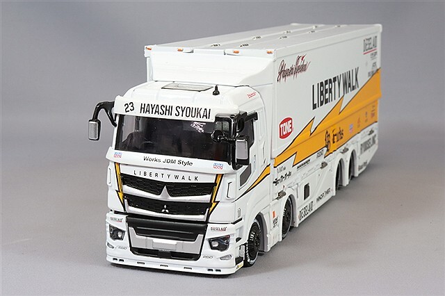 GCD 1/64 三菱 FUSO スーパーグレート LB トラック 右ハンドル (SPHERE  