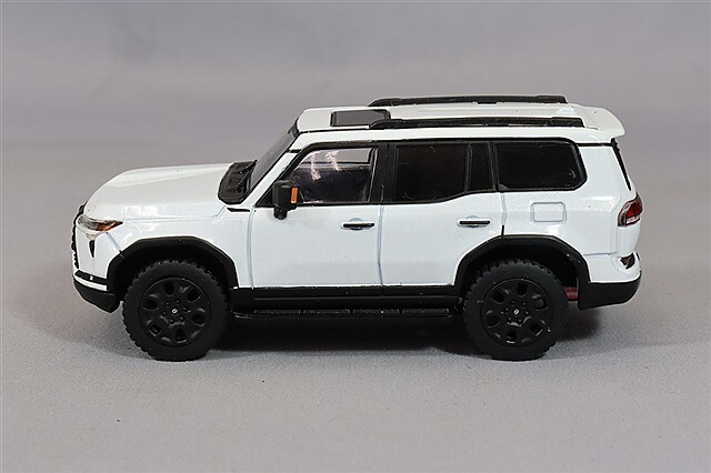 GCD 1/64 レクサス GX550 ホワイト