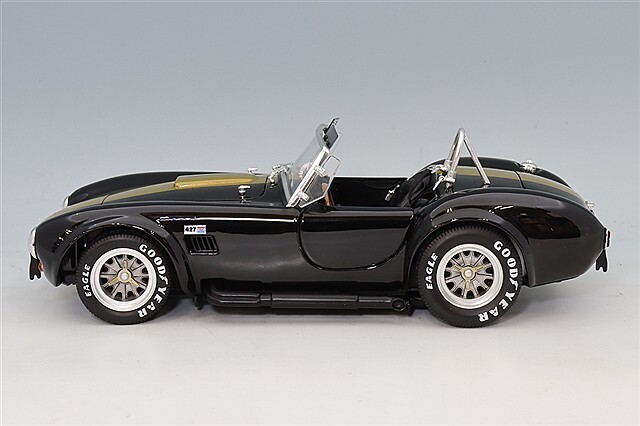 京商 1/18 シェルビー コブラ 427S/C ブラック/ゴールドストライプ