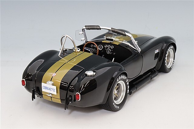 京商 1/18 シェルビー コブラ 427S/C ブラック/ゴールドストライプ