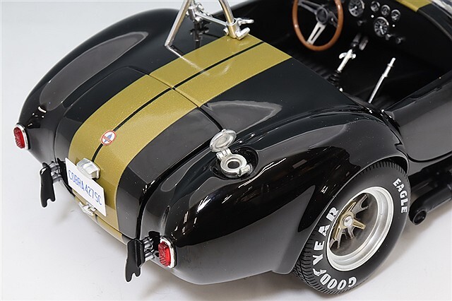 京商 1/18 シェルビー コブラ 427S/C ブラック/ゴールドストライプ