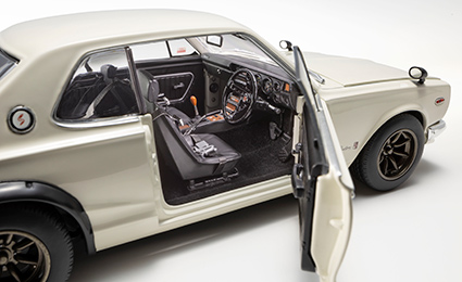 新品未展示品　京商1/18ニッサンスカイライン2000GT-R/ホワイト美品 ☆予約品☆ 京商 1/18 日産 スカイライン 2000 GT-R (KPGC10) ホワイト