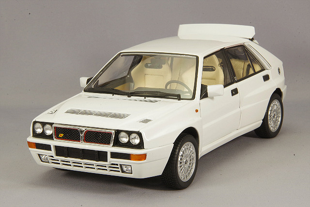 京商 1/18 ランチア デルタ インテグラーレ エヴォルツィオーネ II 
