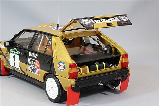 京商 1/18 ランチア デルタ HF 4WD 1987 ピアンカヴァッロ ラリー