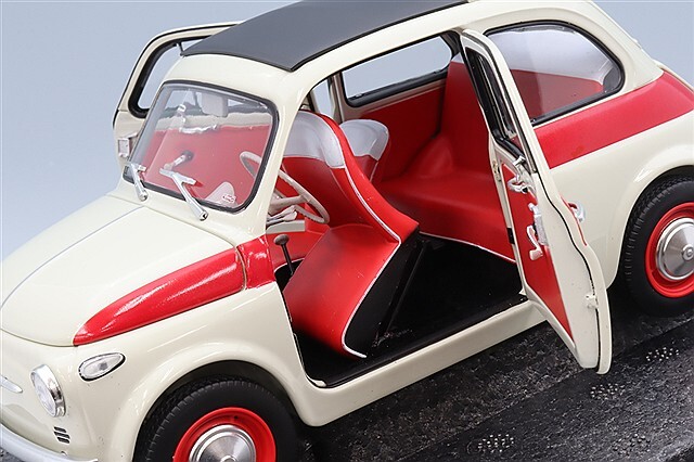 京商 1/18 フィアット ヌォーバ 500 スポーツ ライトグレー/レッドライン