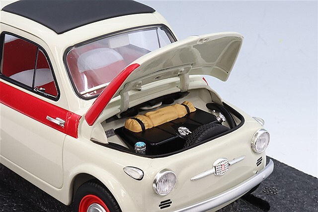 京商 1/18 フィアット ヌォーバ 500 スポーツ ライトグレー/レッドライン