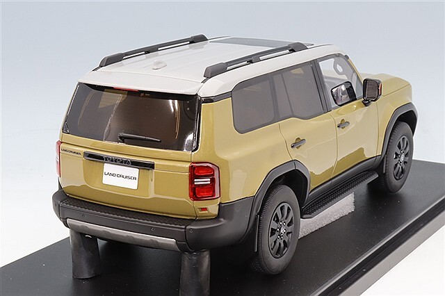 京商 samurai 1/18 トヨタ ランドクルーザー 250 ベージュ