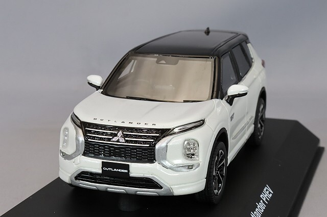 京商 1/43 三菱 アウトランダー ホワイト