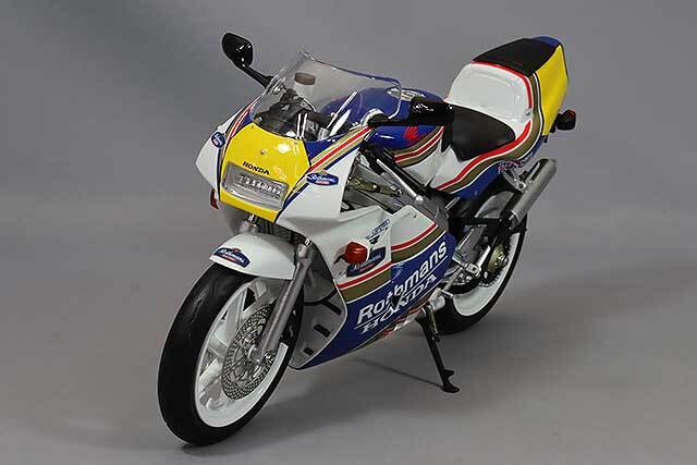 LCDモデル 1/12 ホンダ NSR250R SP ホワイト