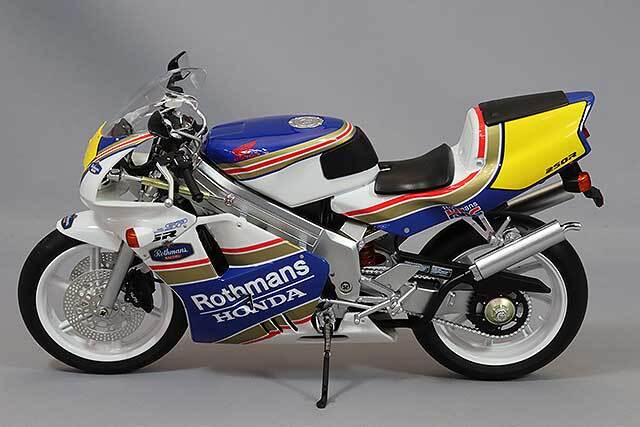 LCDモデル 1/12 ホンダ NSR250R SP ホワイト