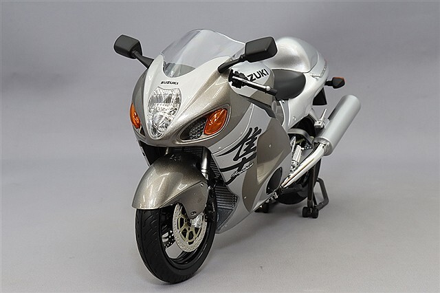 LCDモデル 1/12 スズキ GSX1300R 隼 2001 シルバー
