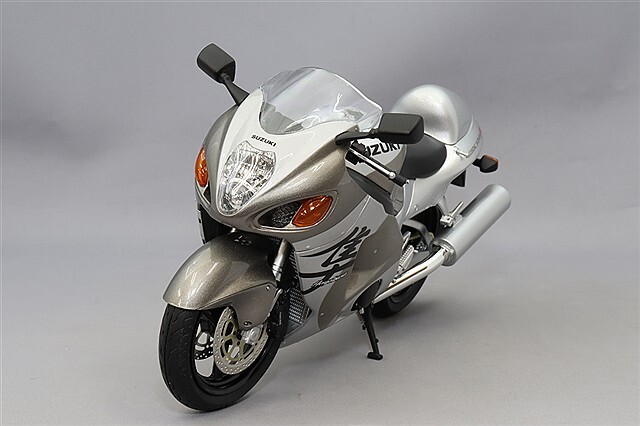 LCDモデル 1/12 スズキ GSX1300R 隼 2001 シルバー