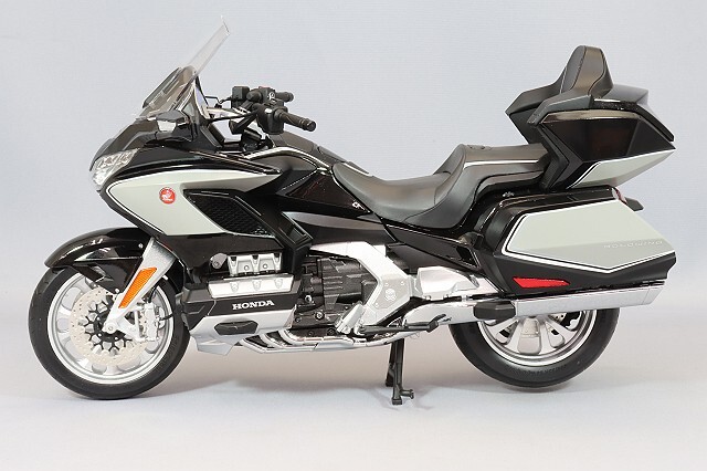 LCDモデル 1/12 ホンダ ゴールド ウィング ツアー (2020) ヘビーグレー 