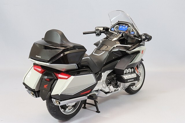 LCDモデル 1/12 ホンダ ゴールド ウィング ツアー (2020) ヘビーグレー 