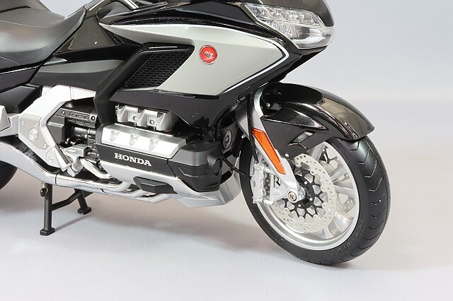 LCDモデル 1/12 ホンダ ゴールド ウィング ツアー (2020) ヘビーグレー 
