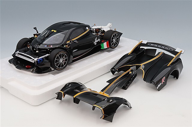 LCDモデル 1/18 パガーニ ウアイラ R ブラックカーボン