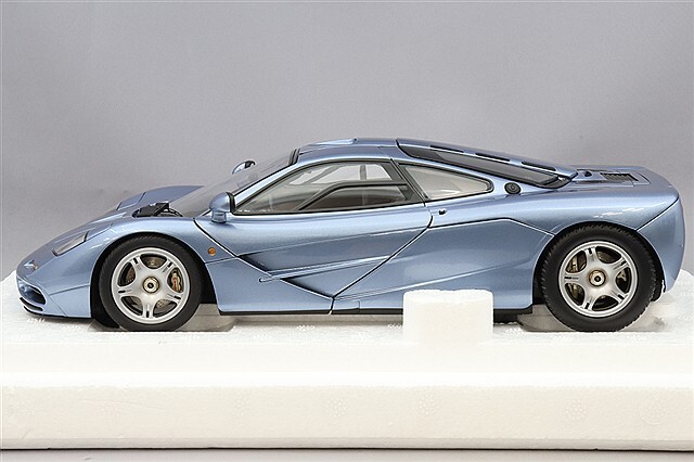 LCDモデル 1/18 マクラーレン F1 ブルー