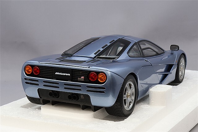 LCDモデル 1/18 マクラーレン F1 ブルー