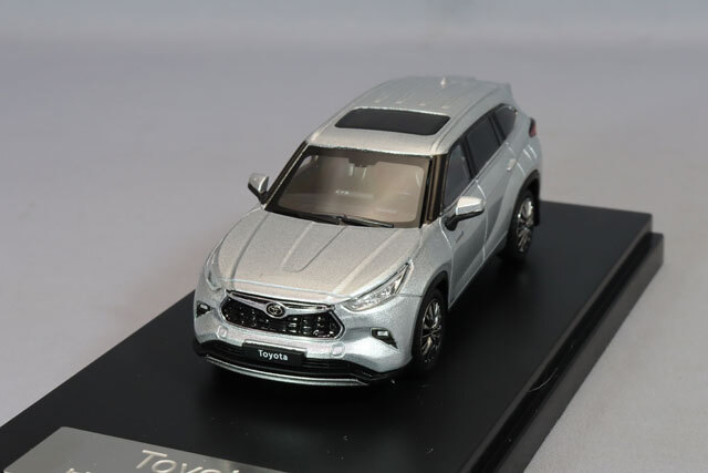 LCDモデル 1/64 トヨタ ハイランダー シルバー