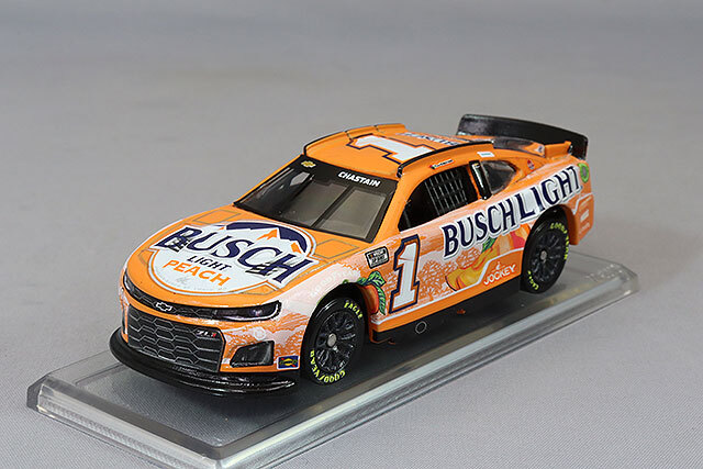 ライオネルレーシング 1/64 シボレー カマロ ZL1 BUSCH LIGHT PEACH