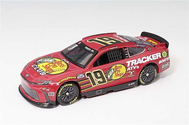 ライオネルレーシング 1/64 トヨタ カムリ XSE BASS PRO SHOPS LEGACY