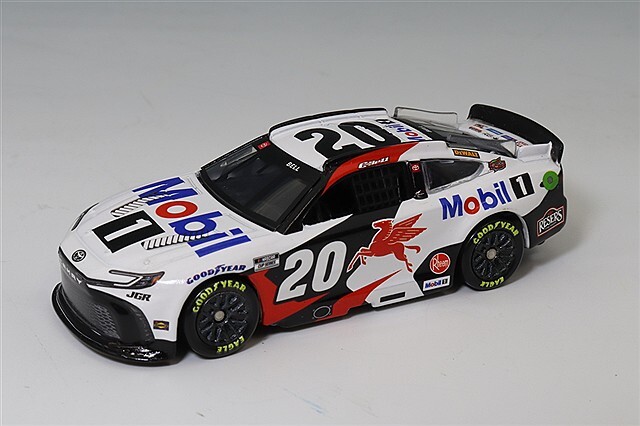 ライオネルレーシング 1/64 トヨタ カムリ 