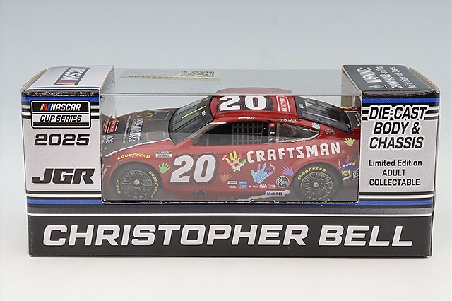 ライオネルレーシング 1/64 トヨタ カムリ XSE 
