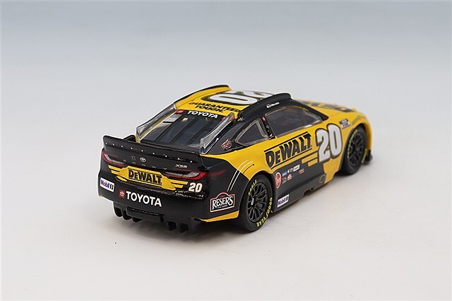 ライオネルレーシング 1/64 トヨタ カムリ XSE 