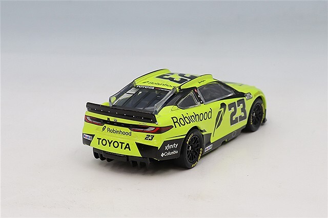 ライオネルレーシング 1/64 トヨタ カムリ XSE 