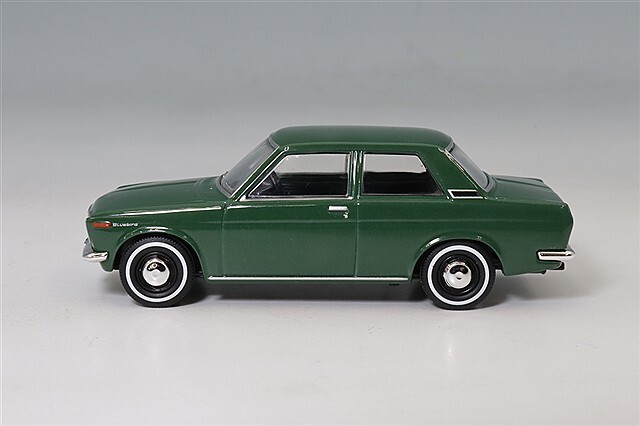 トミカリミテッドヴィンテージ 1/64 ダットサン ブルーバード 2
