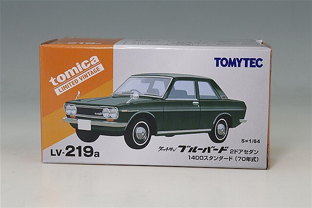 トミカリミテッドヴィンテージ 1/64 ダットサン ブルーバード 2