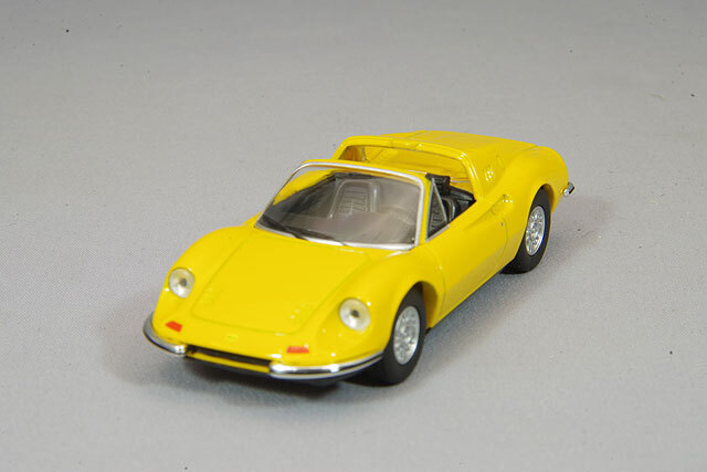 トミカリミテッドヴィンテージ 1/64 フェラーリ ディーノ 246 GTS 黄