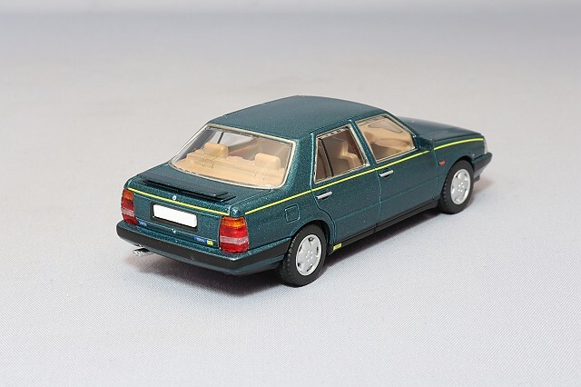 トミカリミテッドヴィンテージ NEO 1/64 ランチア テーマ 8.32