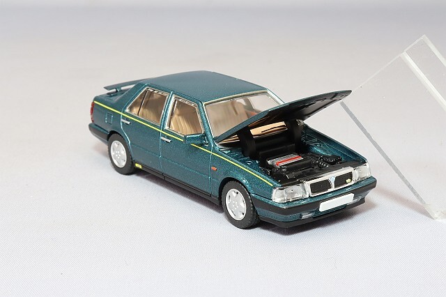 トミカリミテッドヴィンテージ NEO 1/64 ランチア テーマ 8.32  