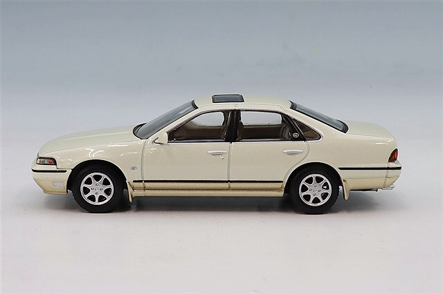 トミカリミテッドヴィンテージ NEO 1/64 日産 セフィーロ タウンライド