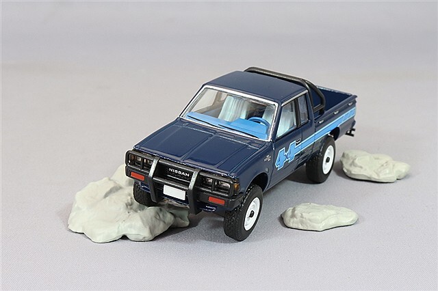 トミカリミテッドヴィンテージ NEO 1/64 日産 トラック 4x4