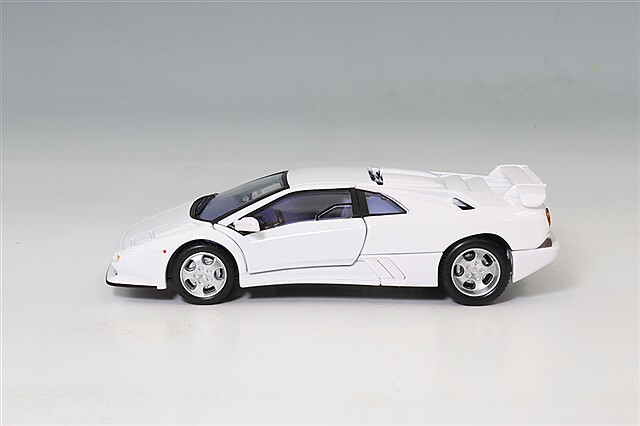 トミカリミテッドヴィンテージ NEO 1/64 ランボルギーニ ディアブロ
