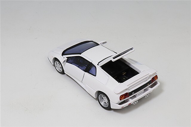 トミカリミテッドヴィンテージ NEO 1/64 ランボルギーニ ディアブロ