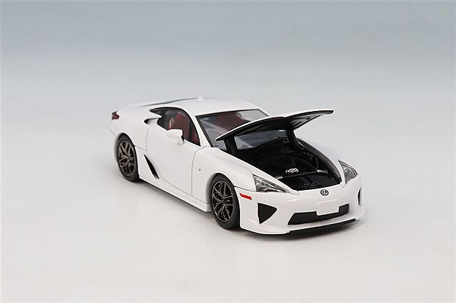 トミカリミテッドヴィンテージ NEO 1/64 レクサス LFA 白