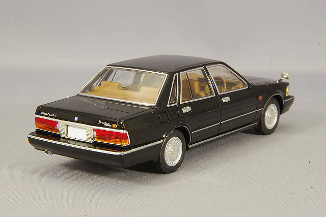 トミカリミテッドヴィンテージ NEO43 1/43 日産 セドリック セダン V30 