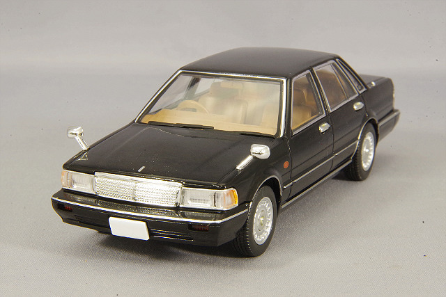 トミカリミテッドヴィンテージ NEO43 1/43 日産 セドリック セダン V30 