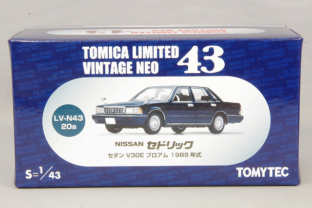 トミカリミテッドヴィンテージNEO43 1/43 日産 セドリック セダン V30E 