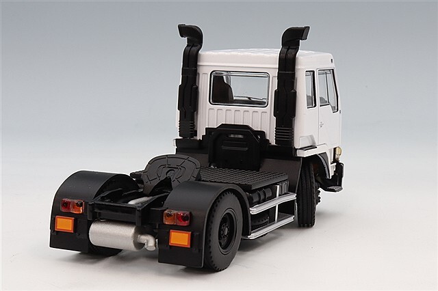 MODEL1 (モデルワン) 1/64 三菱 FUSO ザ・グレート 1986 ホワイト