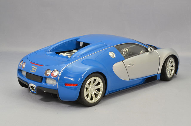 ミニチャンプス 1/18 ブガッティ ヴェイロン EDITION CENTENAIRE 2009 