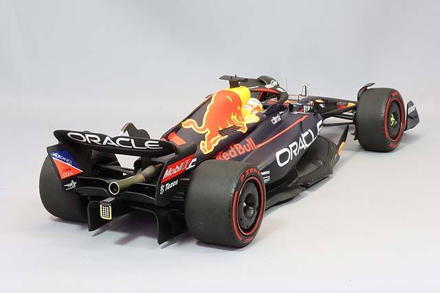 ミニチャンプス 1/18 オラクル レッドブルレーシング RB18 2022 F1